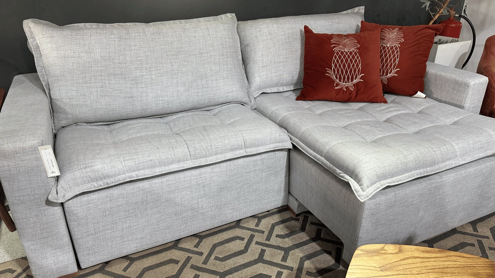 Descubra o Estofado Retrátil Armani 2,30 e transforme seu espaço com conforto e elegância.