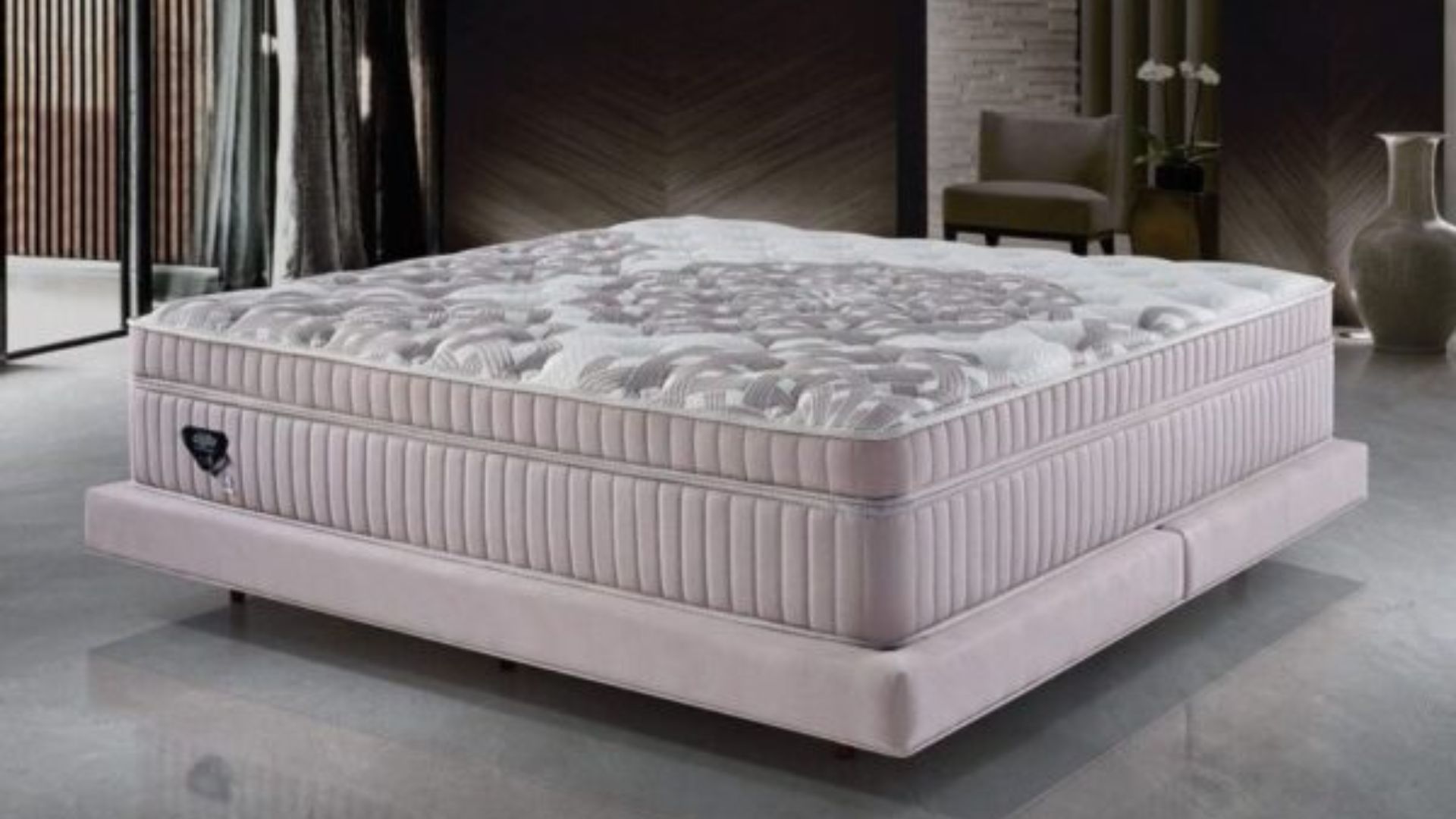Descubra o Conjunto Box Queen Majestic da Móveis Bom Jesus e transforme suas noites com conforto e elegância