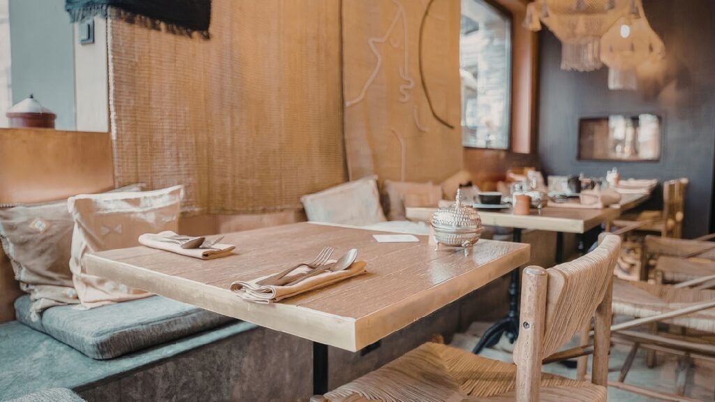 Mesa de Jantar Madeira Rústica Ribeirão Preto Móveis Bom Jesus - Loja de Móveis em Ribeirão Preto Descubra as mesas de jantar em madeira rústica em Ribeirão Preto com estilo e qualidade no Móveis Bom Jesus.