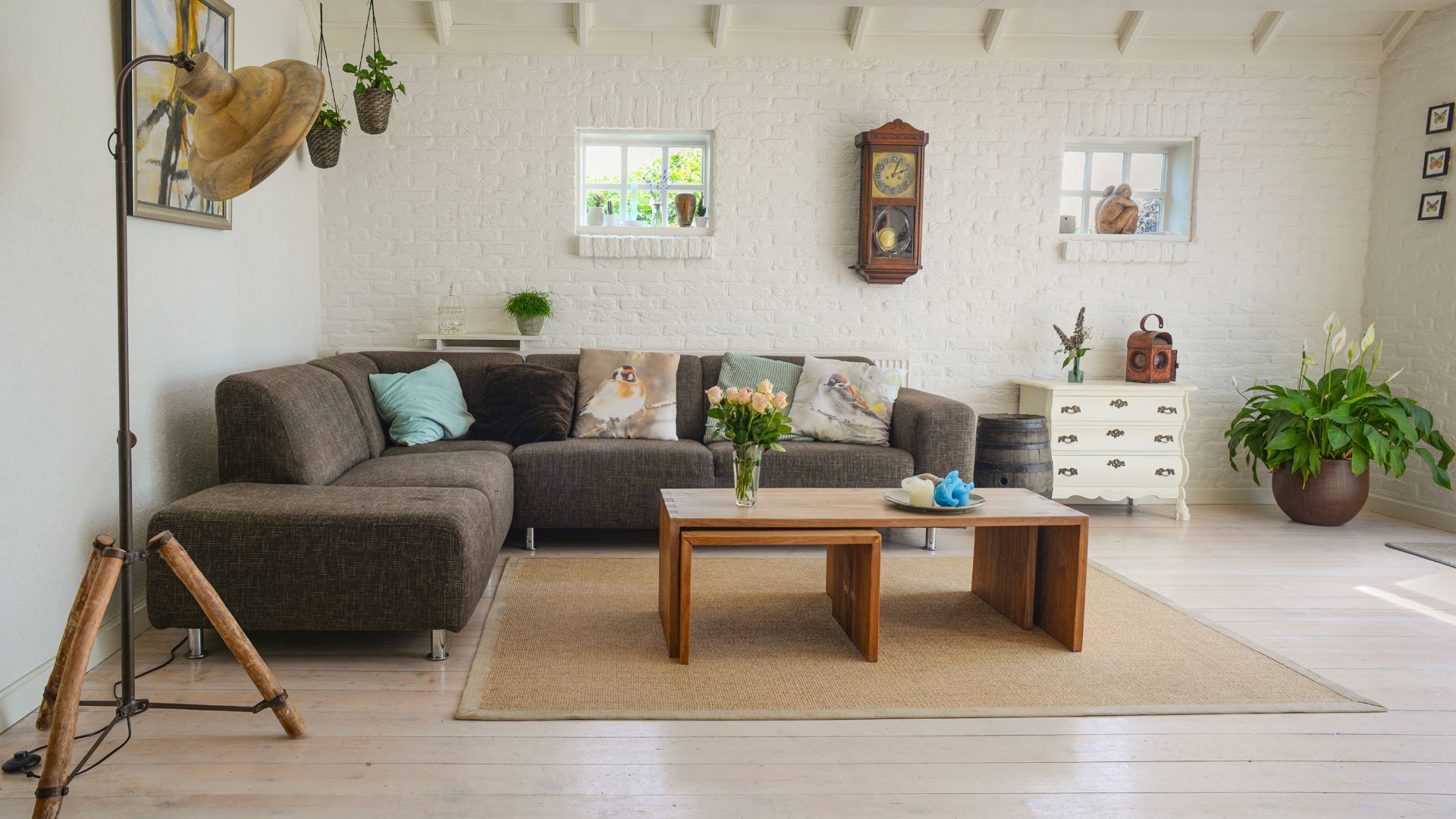 Descubra como uma mesa de madeira rústica pode transformar seu espaço com estilo e durabilidade em Ribeirão Preto!